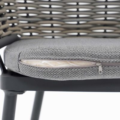 Poids de table de 50 lbs AJUNION Restaurant de luxe Meubles de jardin Ensemble de chaises en osier mixte