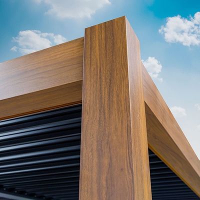Toiture en aluminium moderne, terrasse couverte de toit, arboretum à l'épreuve de la pourriture, pergola en bois