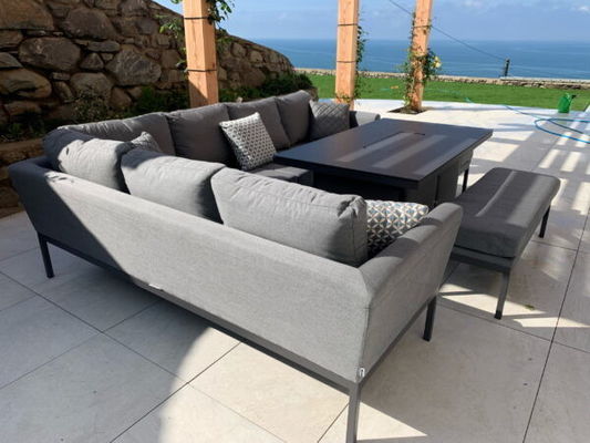 Emballage du courrier Y AJUNION Tissus extérieurs de luxe Meubles de patio Table à manger avec foyer