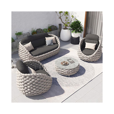 Balcon extérieur Villa Commercial Rope Garden Avec un salon de style moderne