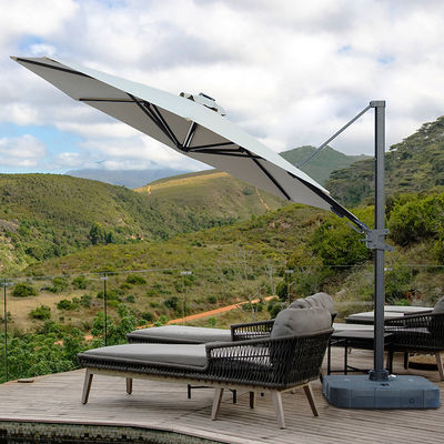 Meubles d'extérieur incontournables Grand parapluie à manivelle en aluminium avec lumières solaires LED