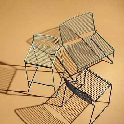 Chaise de jardin à cadre en acier Design coloré et minimaliste pour l'extérieur intérieur par AJUNION