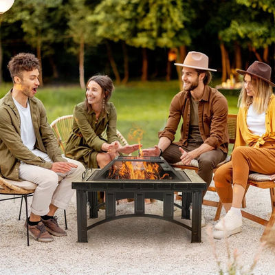 Château arrière patio jardin Feu de camping Feu de camping avec un seau de glace et un barbecue au charbon