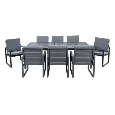 Chaise et table à manger en métal pour 8 personnes dans la villa