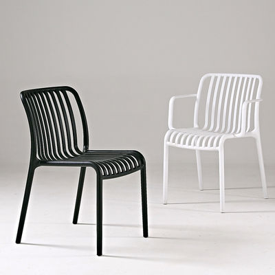 Chaises en métal en plastique empilable pour l'intérieur et l'extérieur