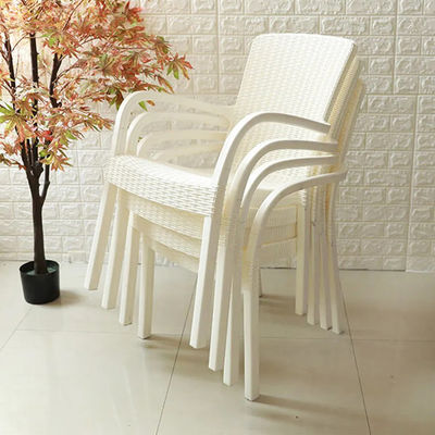 Séjour en plein air fauteuil en plastique empilable à dos haut pour villa patio jardin café salle à manger