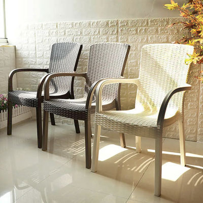 Séjour en plein air fauteuil en plastique empilable à dos haut pour villa patio jardin café salle à manger
