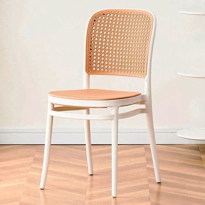 Chaise de dîner en rotin en plastique en PP stackable nordique pour restaurant de café en plein air