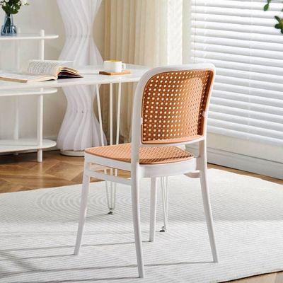 Chaise de dîner en rotin en plastique en PP stackable nordique pour restaurant de café en plein air