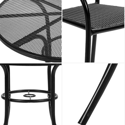 Bistro extérieur Café jardin patio métallique des tables rondes en fer et des chaises avec un trou de parapluie dans un design moderne
