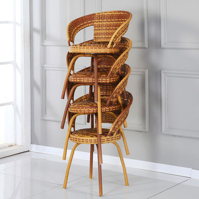Design moderne fauteuil et table basse empilés pour le jardin
