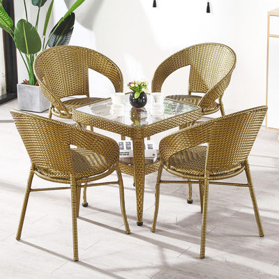 Design moderne fauteuil et table basse empilés pour le jardin