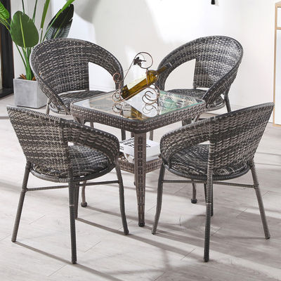 Design moderne fauteuil et table basse empilés pour le jardin