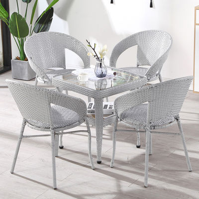 Design moderne fauteuil et table basse empilés pour le jardin