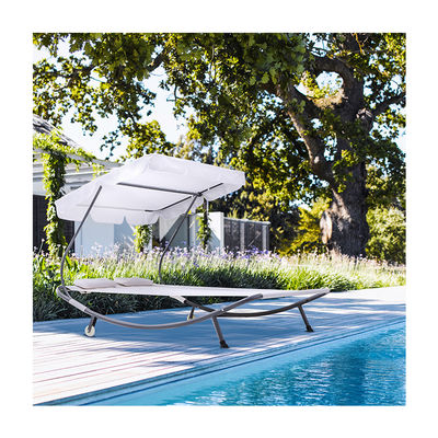 Hammock réglable à toit en acier pour se détendre au bord de la piscine