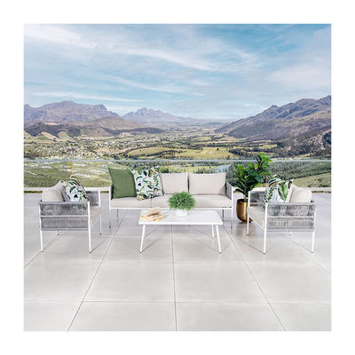 Un ensemble de canapés de salon extérieur élégant et durable idéal pour votre jardin de patio ou votre maison de plage