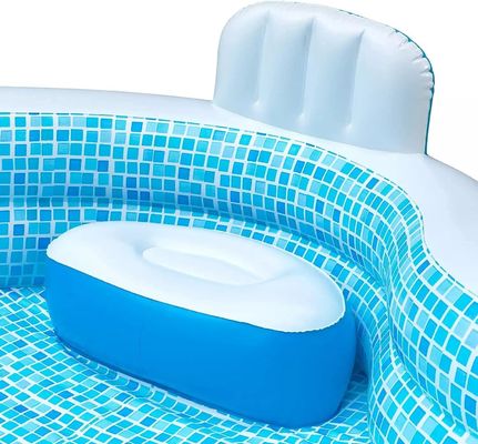 Le plaisir en famille est garanti avec une piscine gonflable de 10 pieds et 2 dossiers à air coussiné.