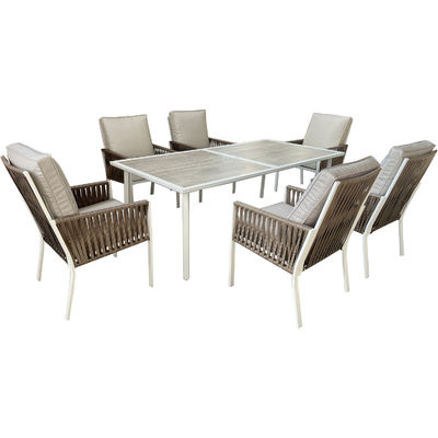 Table et chaises modernes pour la salle à manger des restaurants