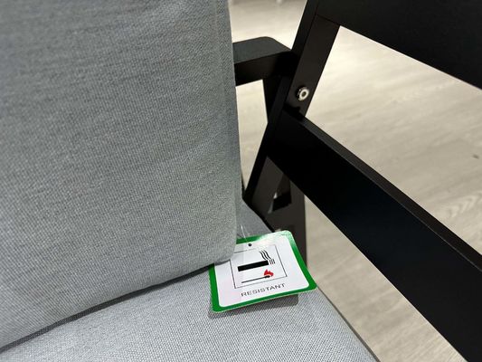 Table à manger extérieure L150xW90xH73cm avec plateau en HDPE et cadre métallique