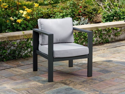 27.5" L x 25.5" W 26" H Aluminium Set de salle à manger avec Poly bois de table et trou de parapluie