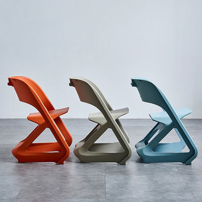Chaises de café en plastique empilées modernes simples pour le balcon de loisirs extérieur Nordic Morden
