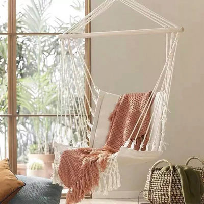 Chaise oscillante extérieure à cadre métallique à l' intérieur et à l' extérieur avec hamac suspendu à une corde de coton
