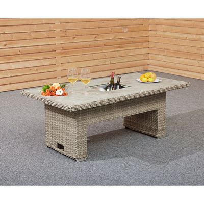 Un canapé moderne et luxueux pour votre jardin par AJUNION