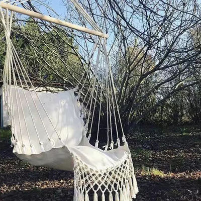 Chaise oscillante extérieure à cadre métallique à l' intérieur et à l' extérieur avec hamac suspendu à une corde de coton