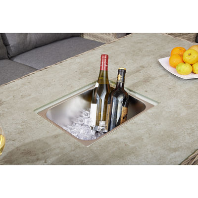 Un canapé moderne et luxueux pour votre jardin par AJUNION