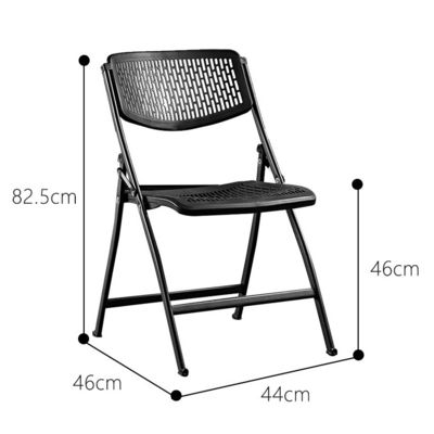 Chaises pliables en métal blanc en plastique empilées pour les événements de banquet en plein air