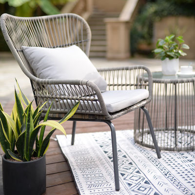 Moderne design AJUNION 2 sièges chaise en rotin de vigne pour le bistrot ensemble meubles de piscine