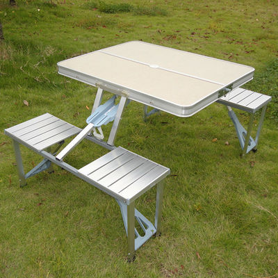 Table et chaise de camping en une pièce, économes en espace et portables, destinées aux voyages en plein air