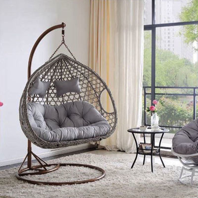 Balcon extérieur, cour, jardin, patio, fauteuil pivotant en rotin avec support