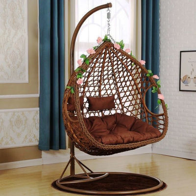 Balcon extérieur, cour, jardin, patio, fauteuil pivotant en rotin avec support