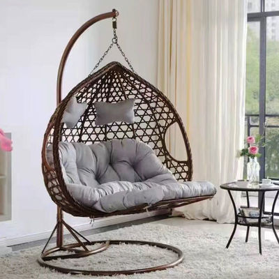 Balcon extérieur, cour, jardin, patio, fauteuil pivotant en rotin avec support