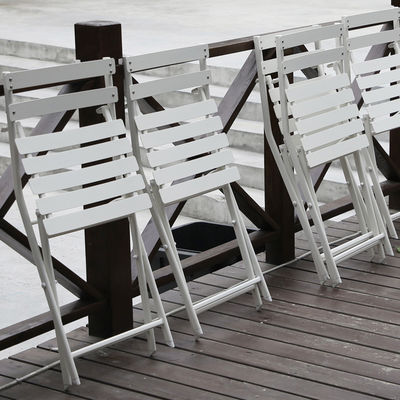 Table et chaise pliantes pour la cour