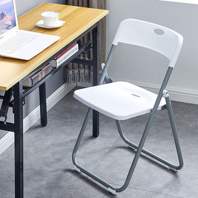 Immeuble de bureaux Chaise de salle à manger en plastique pliable empilable 40*40*78cm pour les banquets