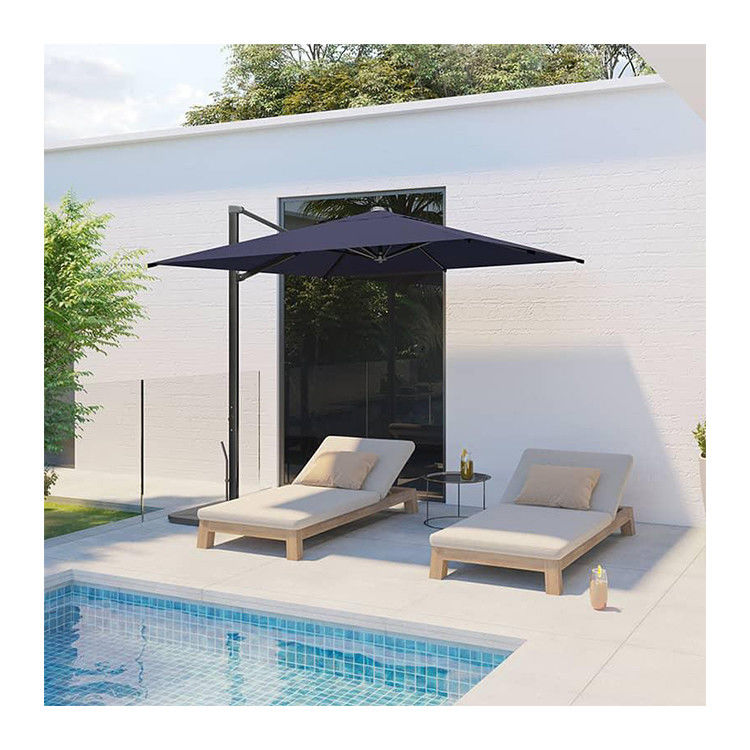 Un parapluie en aluminium de 10 pieds pour terrasses de luxe.