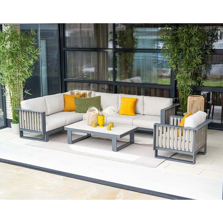 Un ensemble de meubles de jardin pour votre patio