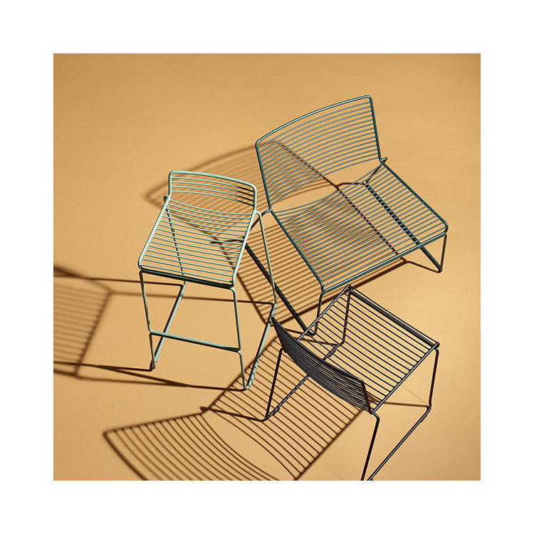 Chaise de jardin à cadre en acier Design coloré et minimaliste pour l'extérieur intérieur par AJUNION