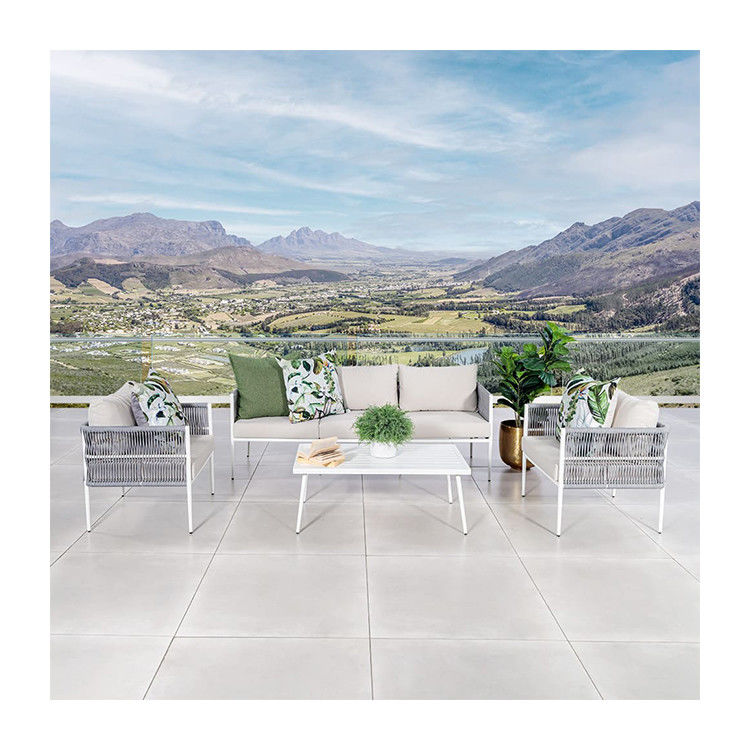 Un ensemble de canapés de salon extérieur élégant et durable idéal pour votre jardin de patio ou votre maison de plage