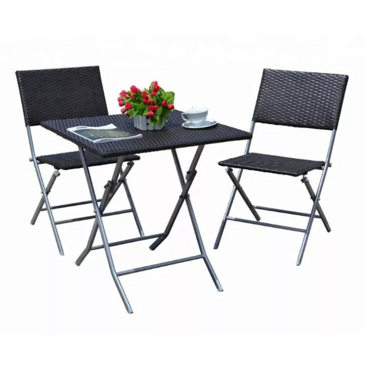 Ensemble de meubles pour la cour extérieure avec table et chaise pliables en rotin en vinyle en PE