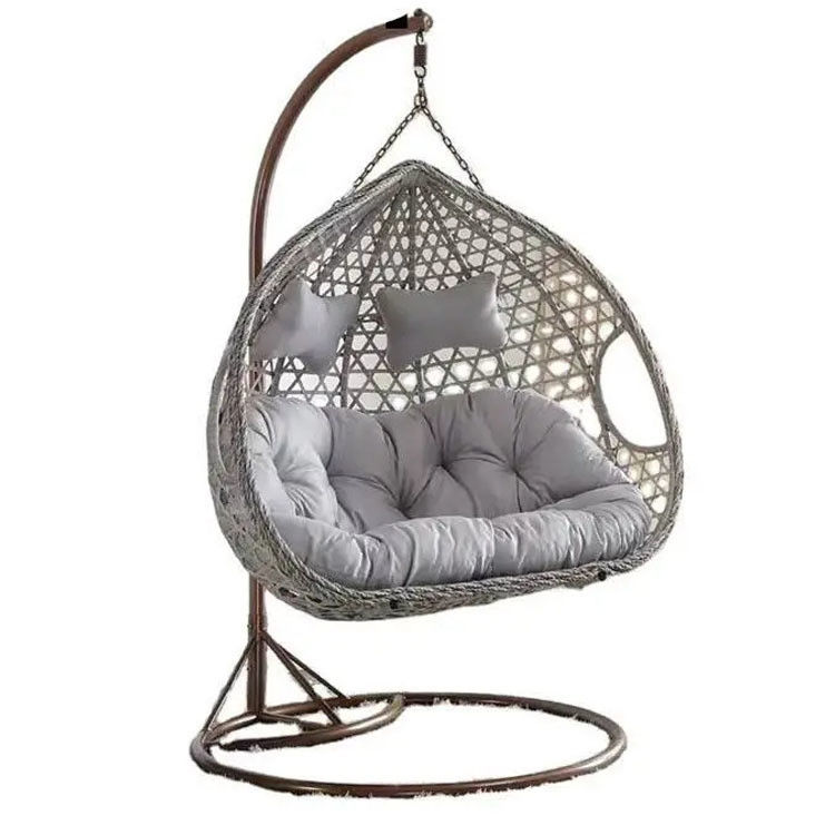 Balcon extérieur, cour, jardin, patio, fauteuil pivotant en rotin avec support