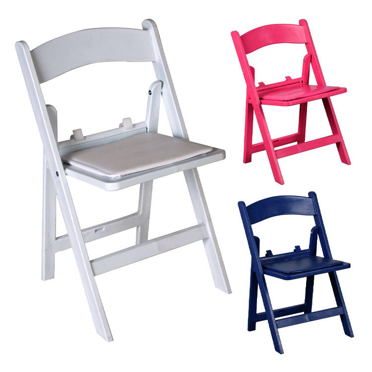Moderne simple petit portable en résine plastique blanche des chaises à manger pliantes pour mariage d'hôtel